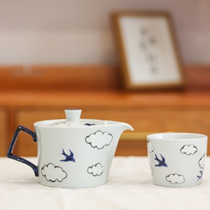 日本进口有田烧陶瓷茶具手绘白云燕子茶壶茶杯马克杯复古瓷器