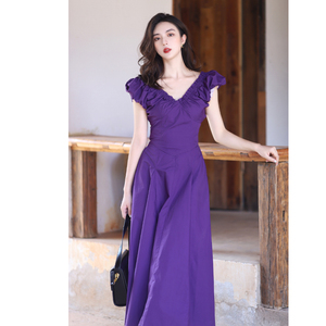 法式复古紫色V领连衣裙2024新款小飞袖修身显瘦露背长裙子女夏季