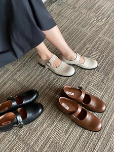 CHIC 2022 ：_温柔色系搭配加分优雅 复古怀旧感俏皮小单鞋