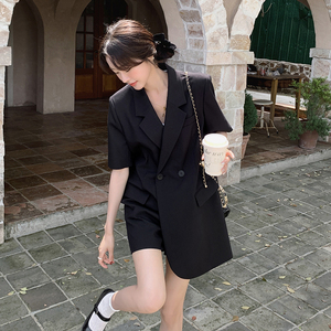 高级感黑色西装连体裤女夏季2024新款设计感简约通勤气质连衣短裤