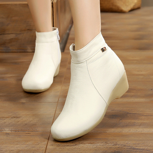 白色真皮护士鞋女冬季新款加绒保暖棉鞋工作鞋子短靴坡跟防滑舒适