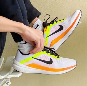 Nike/耐克 Air Winflo 10 轻便透气 减震回弹 防滑耐磨跑鞋DV4022