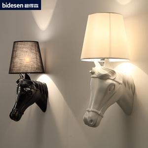 北欧现代简约创意灯具酒店门厅过道卧室床头灯个性树脂马头壁灯