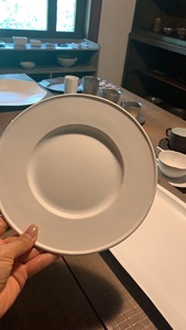 日本代购安藤雅信纯手工制作陶瓷餐具圆形盘子菜盘平盘碟子21cm
