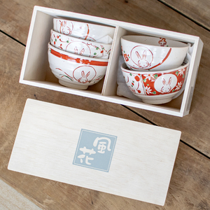 日本进口卡通手绘兔彩陶瓷小碗动物日式拉面碗英寸生日结婚礼盒装