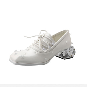 新款白色带水钻女鞋透明水晶跟系带单鞋粗跟方头婚鞋公主小皮鞋女