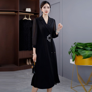 黑色连衣裙高级感女装春季2024新款中年妈妈高端精致显瘦气质裙子