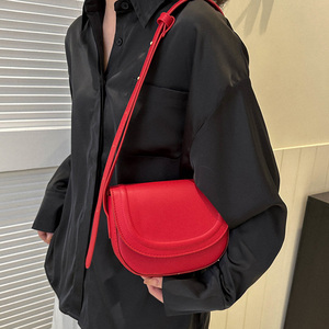 韩国复古马鞍包包女2023新款小众设计高级质感时尚红色单肩斜挎包