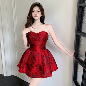 法式红色抹胸性感生日礼服蓬蓬短裙子夏季小个子甜美显瘦连衣裙女