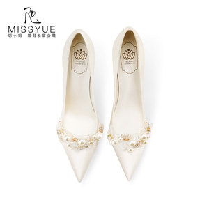 珍珠婚纱鞋2024年新款米白色真丝花朵西式礼服高跟鞋女新娘结婚鞋