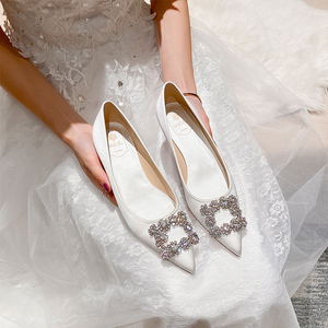 法式新娘结婚鞋2023年新款冬季伴娘白色低跟鞋女粗跟尖头气质优雅