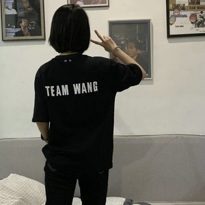 TEAM 23SS WANG 王嘉尔同款背后白色硅胶字母印花男女宽松短袖T恤