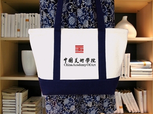中国美术学院欧美艺术院校款刺绣logo纯棉帆布手工带大容量单肩包