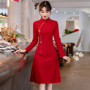 大码女装2024春季新款酒红色长袖旗袍裙气质收腰显瘦蕾丝连衣裙