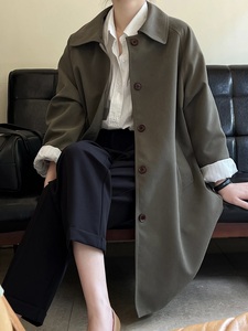 橄榄绿风衣女款2024新款春季法式复古赫本风外套高级感超好看大衣
