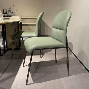 餐椅家用椅子休闲椅酒店咖啡椅纳帕皮质软坐垫钢架意式样板房新款