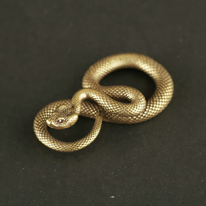 复古创意手工十二生肖盘蛇黄铜钥匙扣蟒蛇皮带挂扣小铜器蟒蛇挂饰