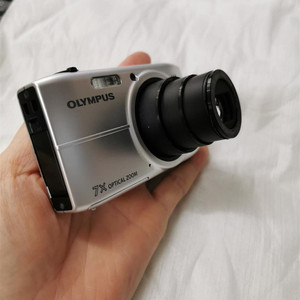 Olympus/奥林巴斯 D-710二手复古长焦数码相机 老款CCD高清照相机