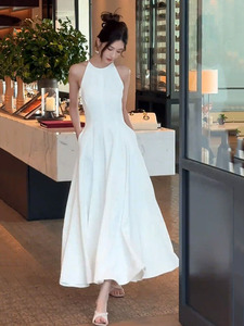 法式高级感白色无袖连衣裙女装夏季收腰显瘦气质超大摆A字长裙子