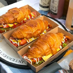 烘焙香肠可颂三明治面包打包盒长方形热狗汉堡包摆摊包装盒一次性