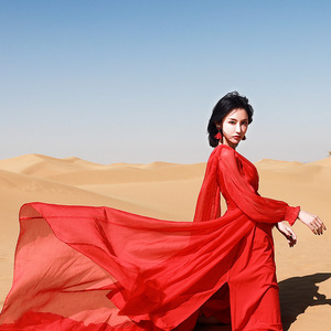 茶卡盐湖沙漠西藏旅拍照长裙复古红色连衣裙大摆长尾拖地沙滩裙仙