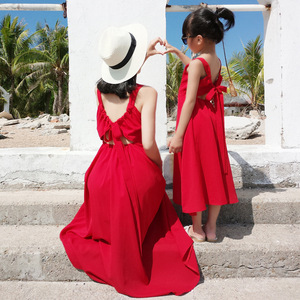 2024海边度假亲子装夏装露背红色连衣裙母女装沙滩度假长裙小礼服