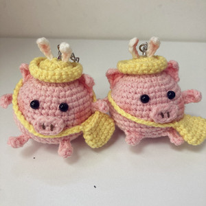 手工编织毛线春游猪粉色小猪包包挂件钥匙扣可爱猪猪礼物成品