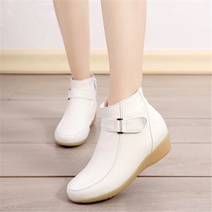 冬季白色护士棉鞋新款平底坡跟牛筋底舒适真皮短靴女鞋加绒保暖软