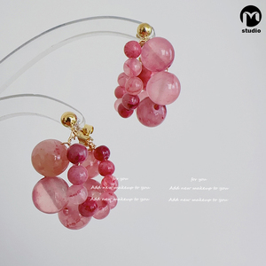 草莓啵啵水晶串珠耳夹女耳钉2024年新款小众设计感粉色天然石耳环