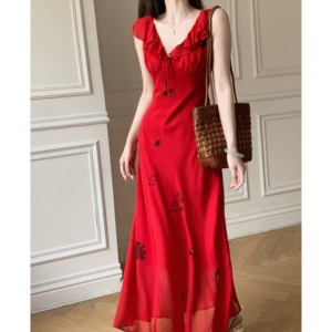 苏苏家 2024夏季新款法式优雅修身红色印花木耳边修身吊带连衣裙
