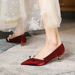 绸缎红色婚鞋小众高级感秀禾新娘鞋女低跟3cm舒适浅口蝴蝶结单鞋