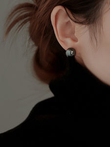 S999纯银施家珍珠耳环轻奢小众大溪地黑色高级感百搭时尚冷淡耳钉