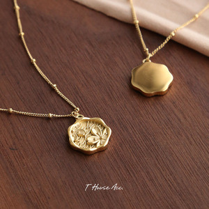 韩国和风复古金币桃花印记钛钢项链小众气质中国风文艺颈链女金色