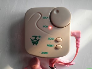 粉色耳机的中夏ZX2031,用收音机套件自制的中夏ZX2031FM成品