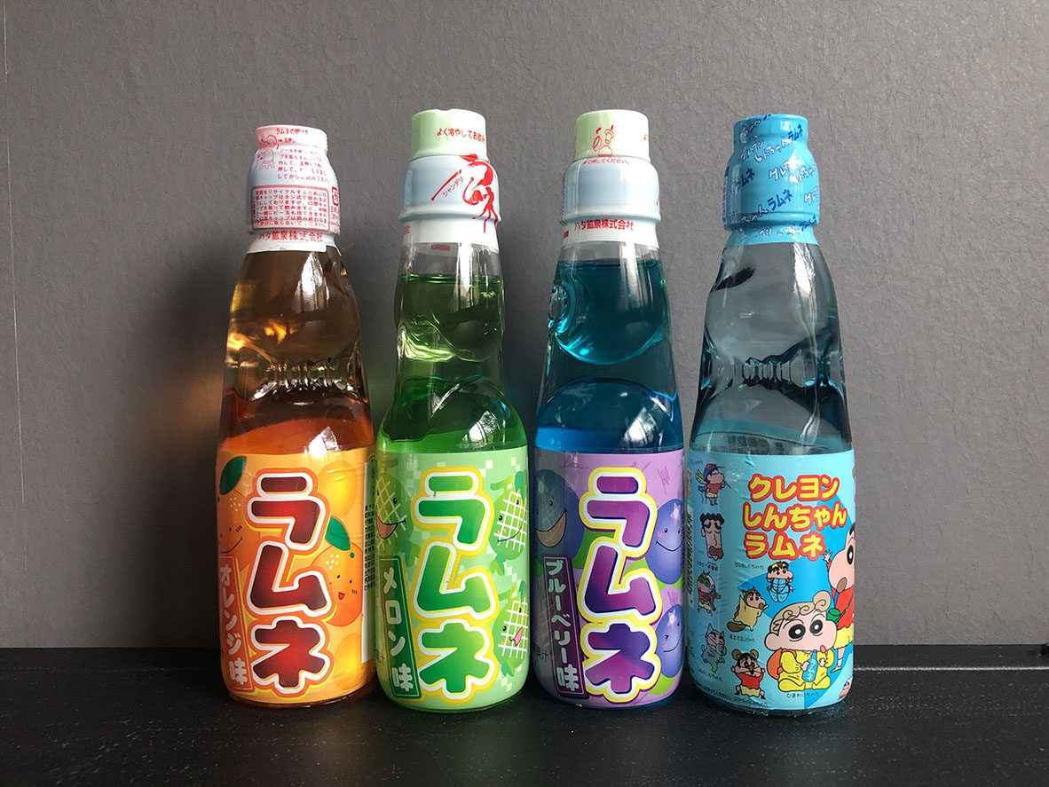 临期特价日本哈达哈密瓜/桔子/水果香味汽水/小新弹珠汽水200ml