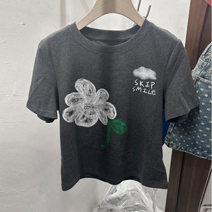 灰色印花涂鸦T恤韩国夏季新款休闲显瘦花朵短袖正肩云朵上衣女