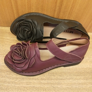 名郎正品女单鞋真皮透气舒适短脸复古平跟玫瑰花设计款W60512-