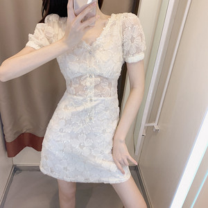 连衣裙女夏2024新款收腰镂空气质小个子法式夏季白色蕾丝网纱短裙