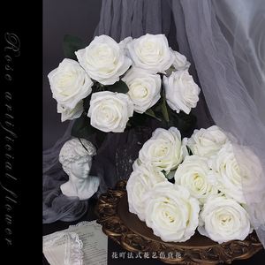 白色玫瑰仿真花束天津多头婚庆花艺装饰拍照手捧婚礼布置纯白假花