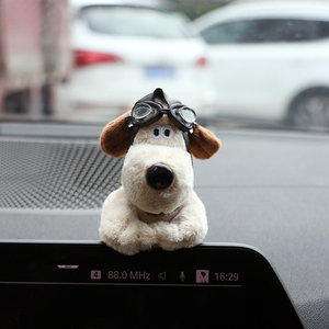 汽车中控台可爱狗狗摆件车内显示屏装饰玩偶车上副驾驶高级感摆件