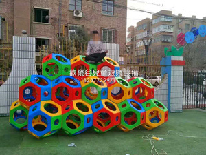 幼儿园户外体育攀爬钻洞组合儿童训练器材 塑料迷宫球钻洞