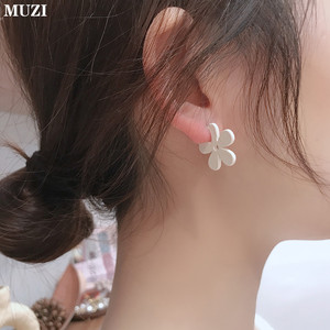 韩国代购泫雅风开口磨砂花朵耳钉网红气质夏季新款设计感耳饰银针