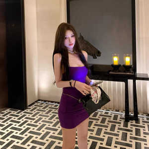 神秘幻境紫色吊带抹胸连衣裙2024新款纯欲名媛气质精致绝美包臀裙