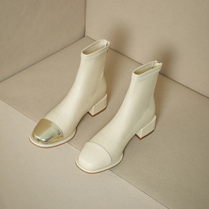 白色小香风高级感靴子新款春秋冬中跟小短靴女粗跟方头马丁瘦瘦靴