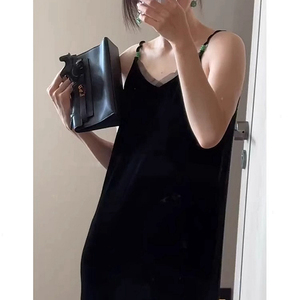 点点2024夏季新款法式赫本风小众设计感宽松显瘦黑色吊带连衣裙女