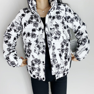 美国 DKNY女冬季棉服复古时尚立体印花短款立领棉衣夹克上衣