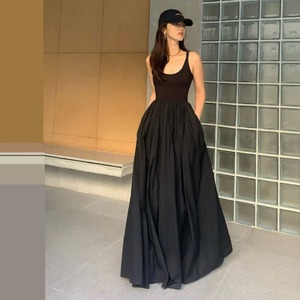 设计师黑色吊带连衣裙女夏季新款2024高端精致气质显瘦法式长裙子