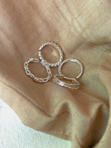 素圈戒指女小众设计高级感时尚个性叠戴风女生闺蜜装饰食指指环