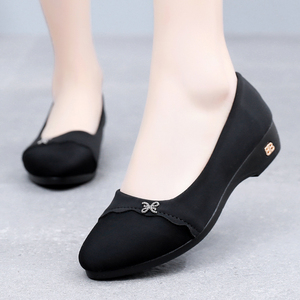 老北京布鞋女新款正品软底舒适坡跟单鞋防滑酒店工作鞋黑色上班鞋
