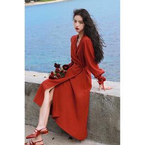 AZure法式复古茶歇裙一片式绑带连衣裙红色V领长袖收腰小众长裙春